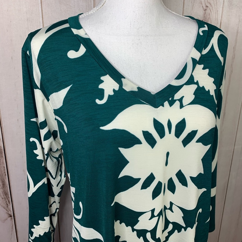 PLUS SIZE- The Corrine Tunic- green ivory tunic - Picture 6 of 9